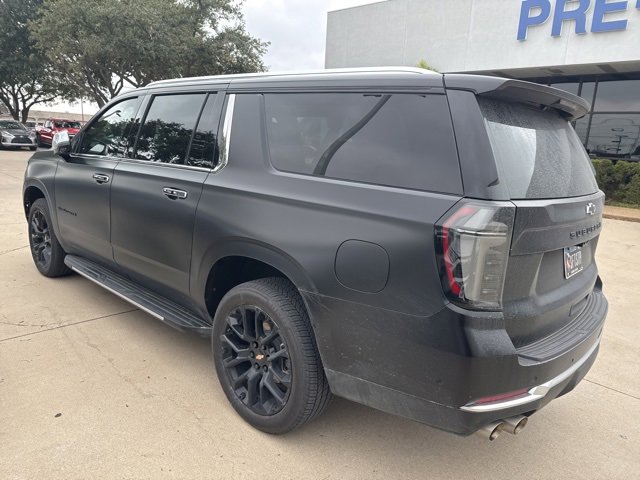 2025 Chevrolet Suburban Premier photo 3