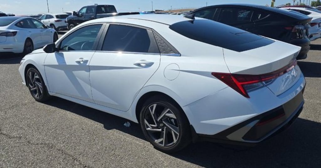 Used 2025 Hyundai Elantra SEL Convenience Sedan