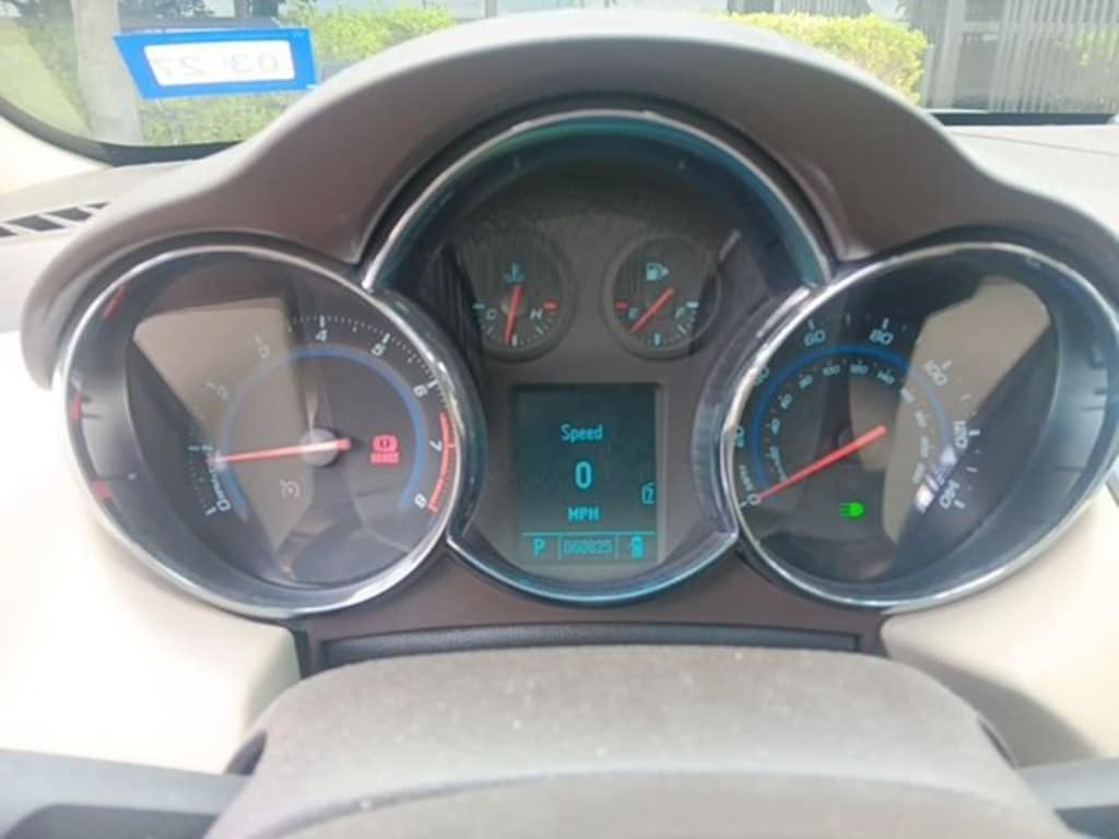 Used 2011 Chevrolet Cruze LT w/2LT Sedan