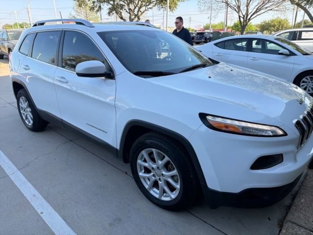 Used 2017 Jeep Cherokee Latitude SUV