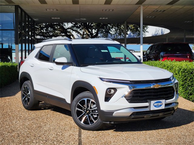 2026 Chevrolet Trailblazer LT photo 2