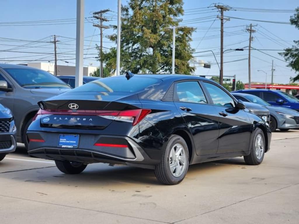 Used 2026 Hyundai Elantra SE Sedan