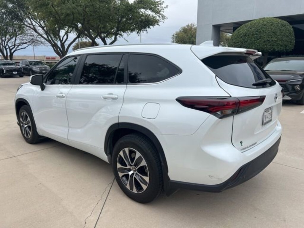Used 2024 Toyota Highlander LE SUV