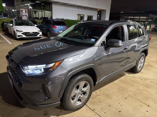 2022 Toyota RAV4 XLE's photo