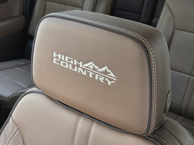 2026 Chevrolet Suburban High Country - Photo 12