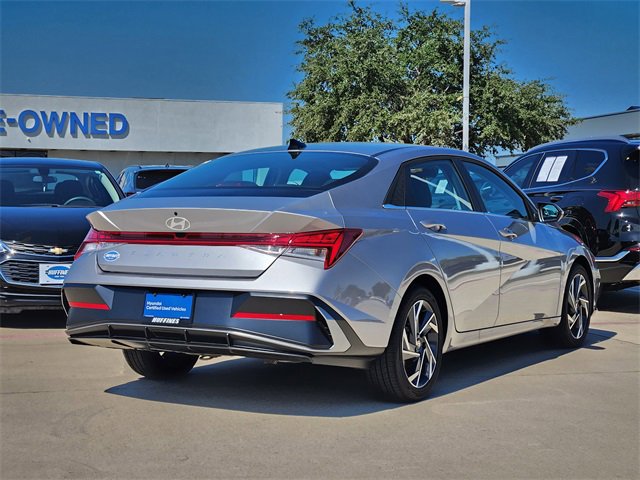 2025 Hyundai Elantra SEL Convenience photo 3