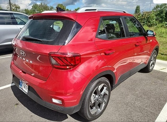 2022 Hyundai Venue SEL Limited photo 3