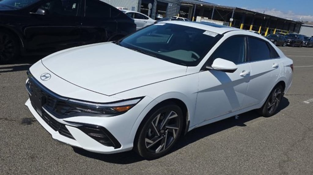 Used 2025 Hyundai Elantra SEL Convenience Sedan