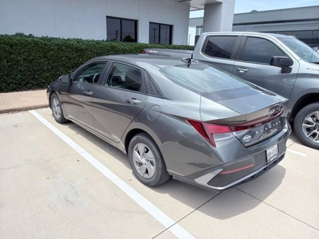 Used 2024 Hyundai Elantra SE Sedan