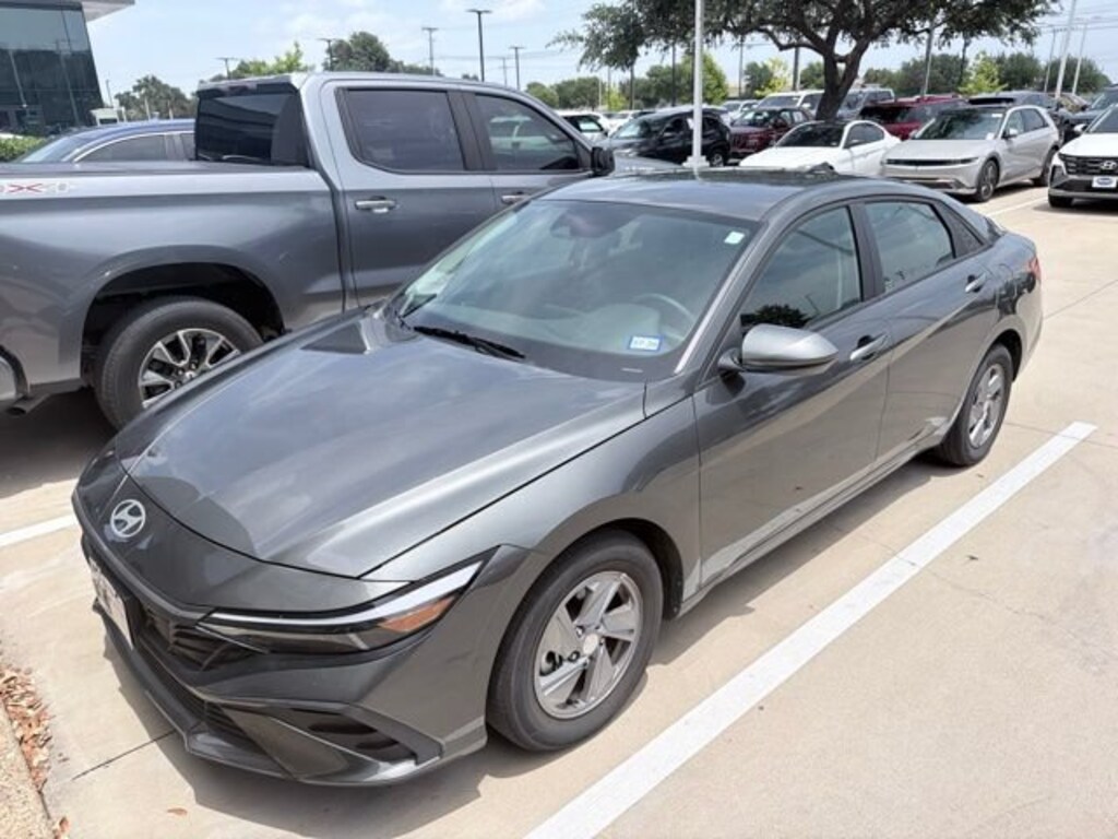 Used 2024 Hyundai Elantra SE Sedan