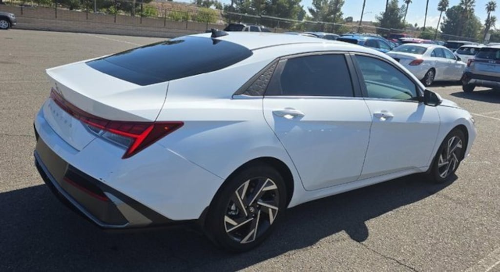 Used 2025 Hyundai Elantra SEL Convenience Sedan