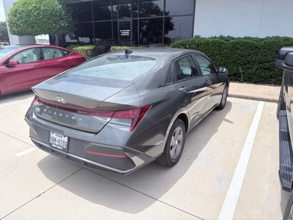 Used 2024 Hyundai Elantra SE Sedan