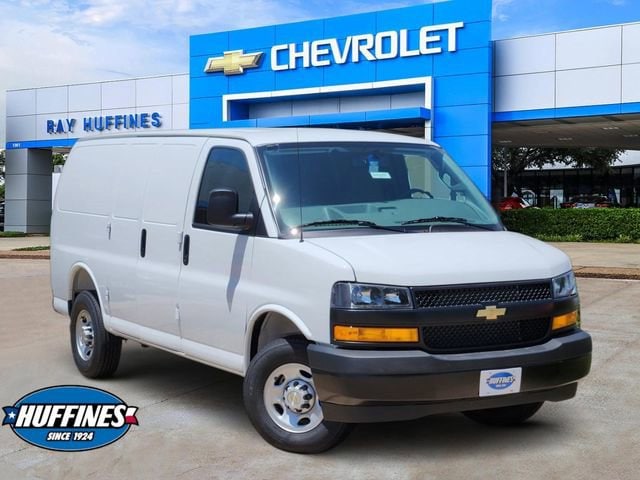 2026 Chevrolet Express 2500 Work Van HD's photo
