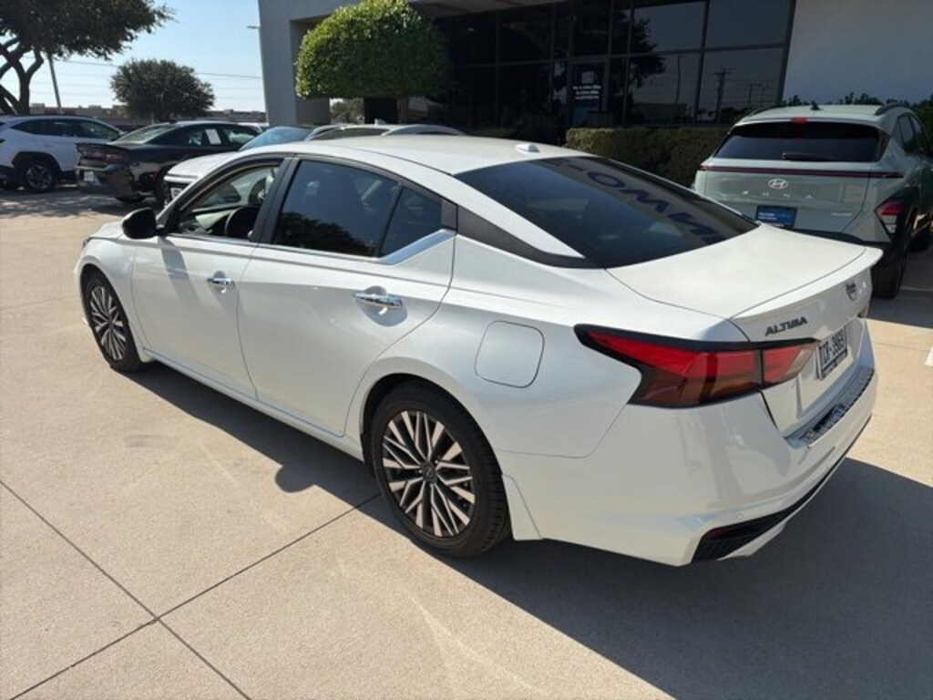 Used 2023 Nissan Altima 2.5 SV Sedan