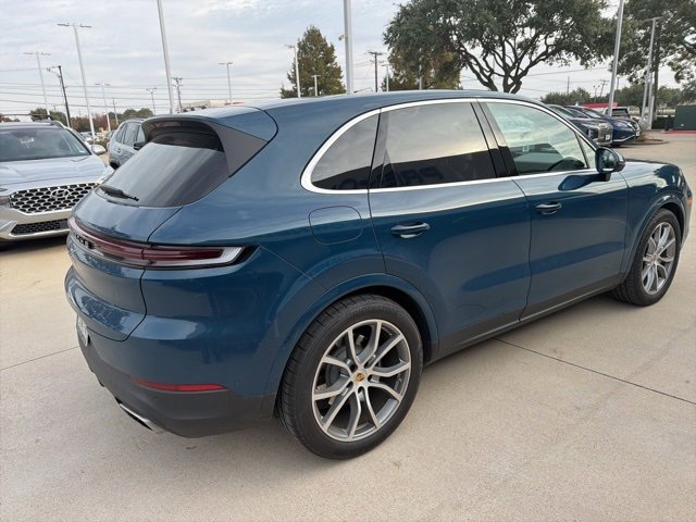 2024 Porsche Cayenne photo 3