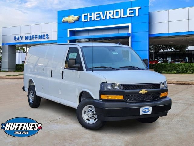 2025 Chevrolet Express 3500 Extended Work Van's photo