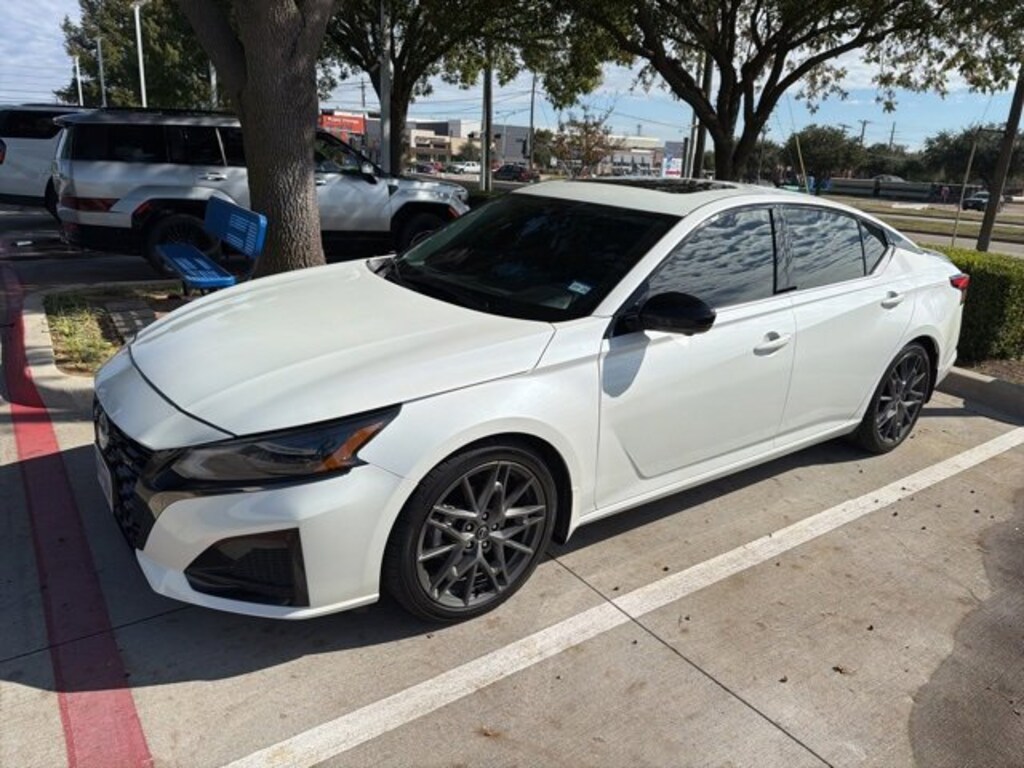 Used 2023 Nissan Altima 2.0 SR Sedan