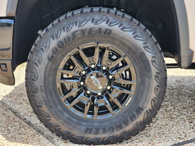 2026 Chevrolet Silverado 2500 HD ZR2 - Photo 8