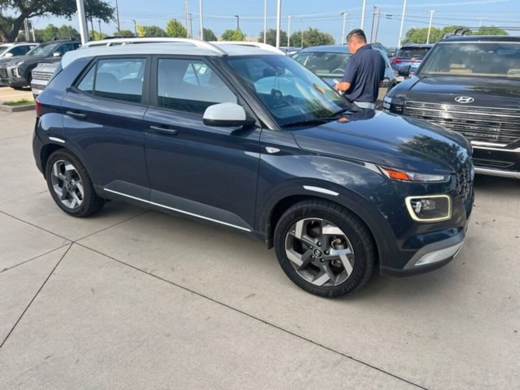 Used 2023 Hyundai Venue Limited SUV