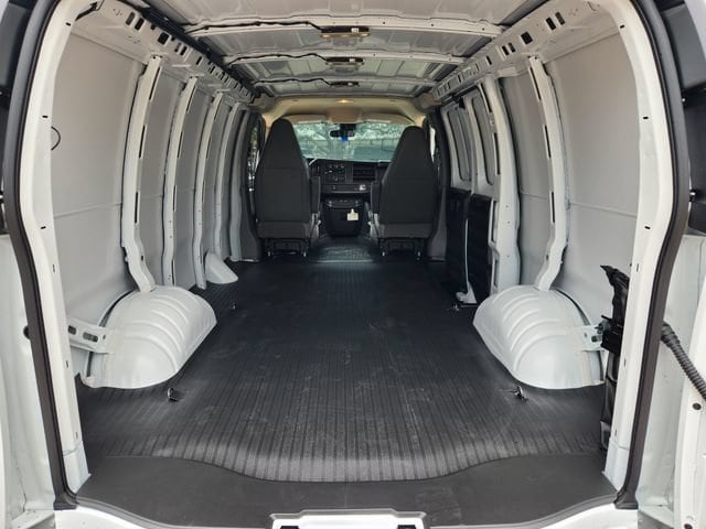 2026 Chevrolet Express Cargo Work Van - Photo 25