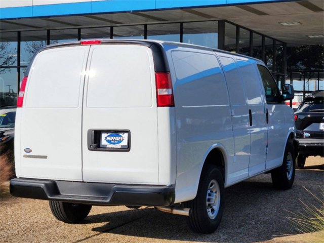 2024 Chevrolet Express Cargo 2500 photo 3
