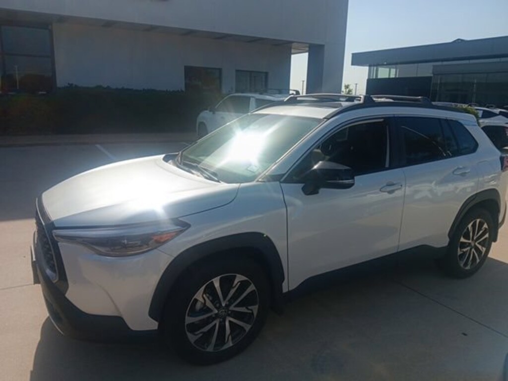 Used 2025 Toyota Corolla Cross XLE SUV