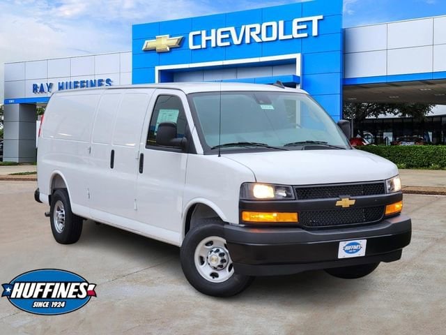 2025 Chevrolet Express 3500 Extended Work Van's photo