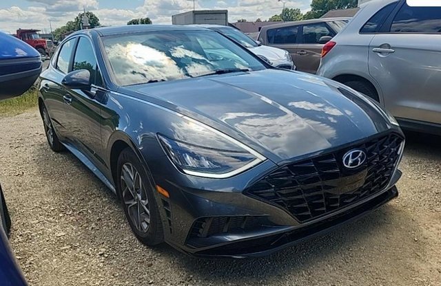 2022 Hyundai Sonata SEL photo 2