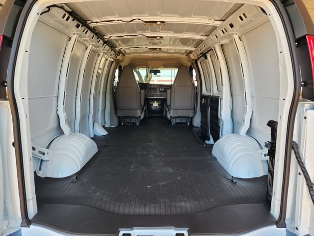 2026 Chevrolet Express Cargo Work Van - Photo 25