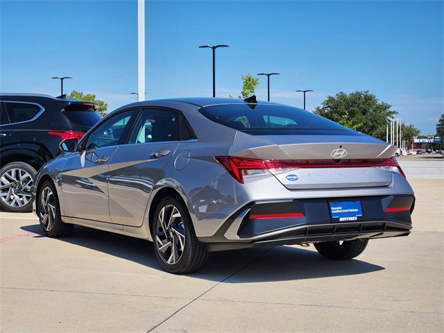 2025 Hyundai Elantra SEL Convenience photo 4