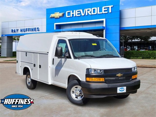 2025 Chevrolet Express Cutaway Base's photo