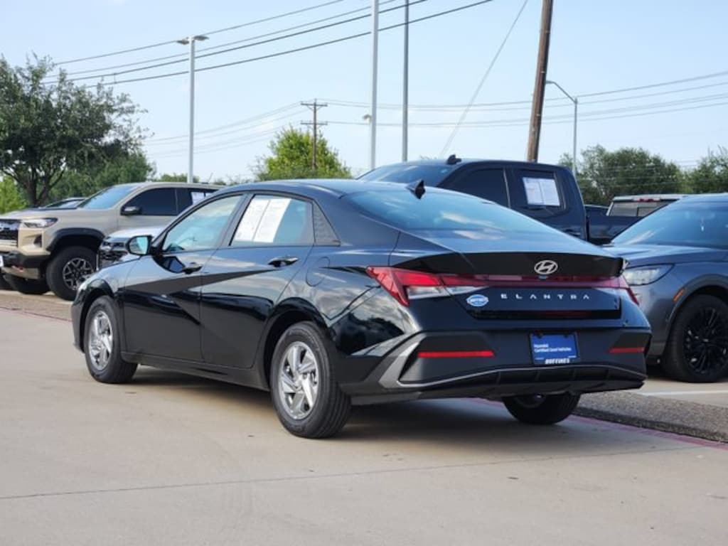 Used 2026 Hyundai Elantra SE Sedan