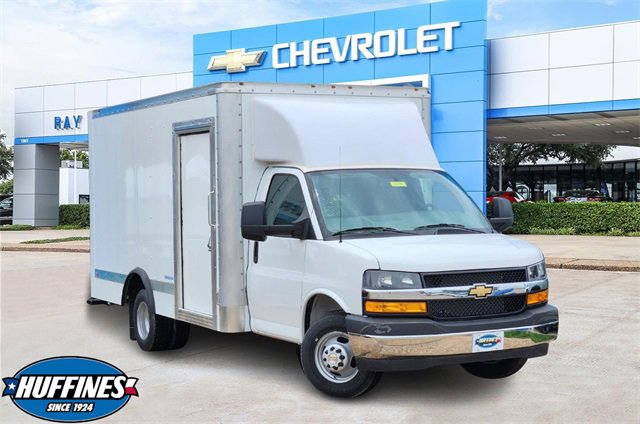 2024 Chevrolet Express Cutaway Base's photo
