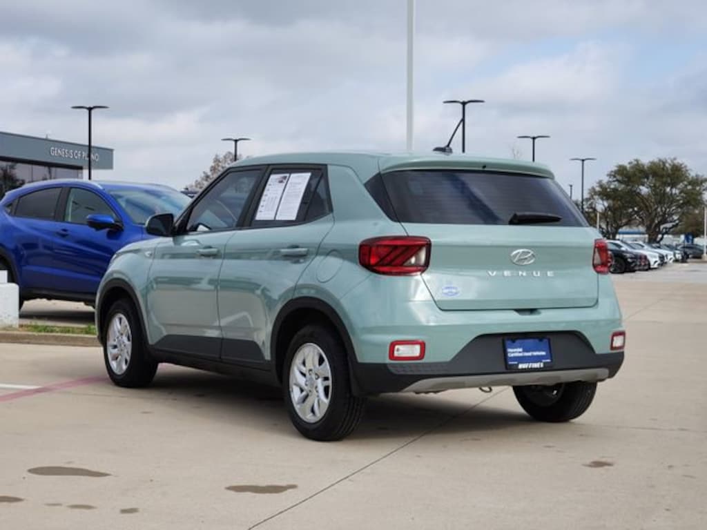 Used 2025 Hyundai Venue SE SUV