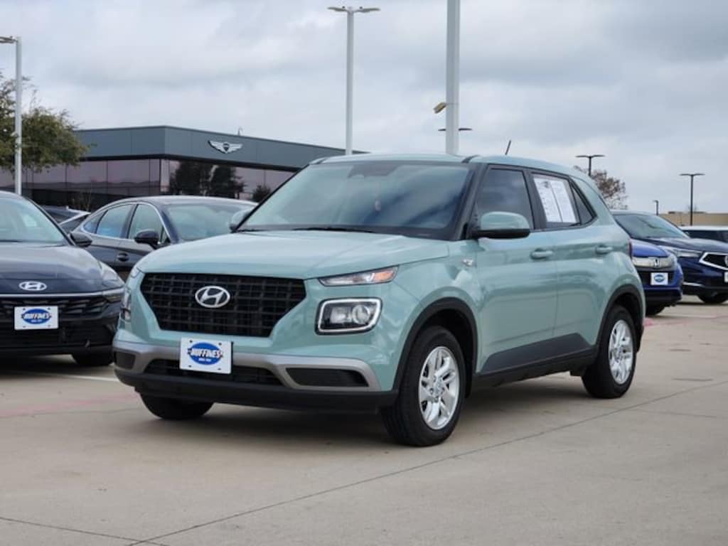 Used 2025 Hyundai Venue SE SUV
