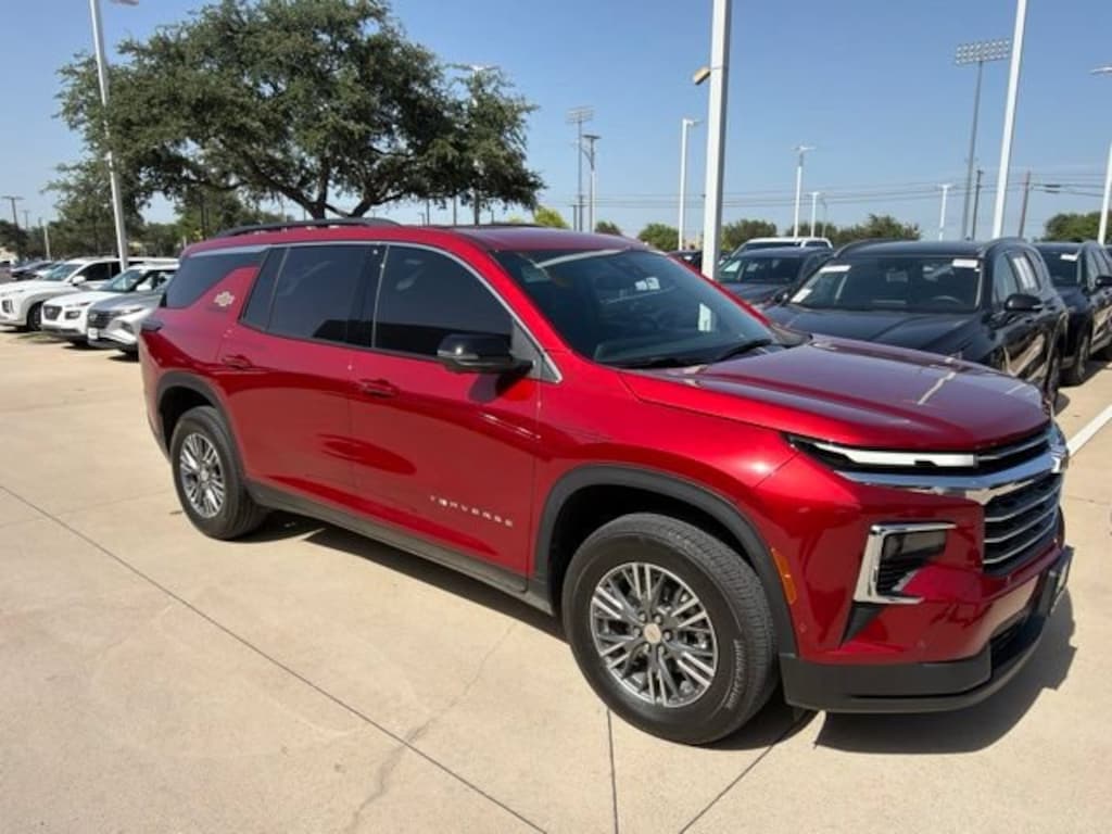 Used 2024 Chevrolet Traverse LT SUV
