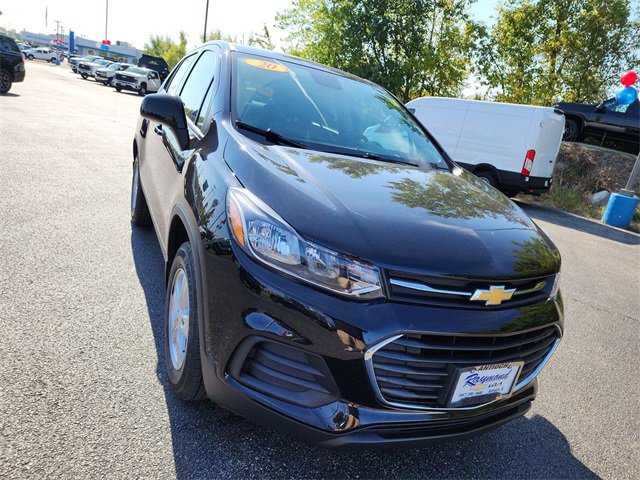2020 Chevrolet Trax LS photo 2