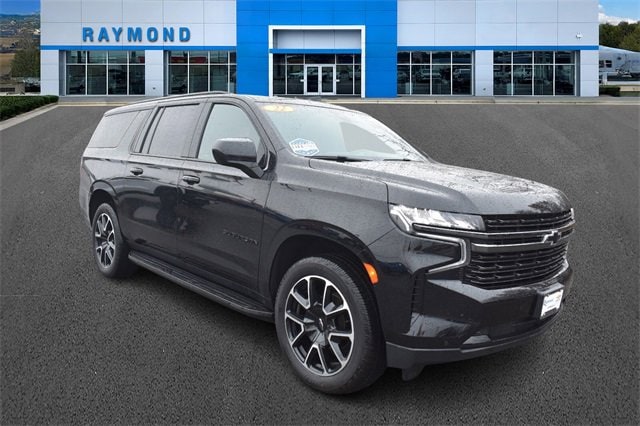 2022 Chevrolet Suburban RST's photo