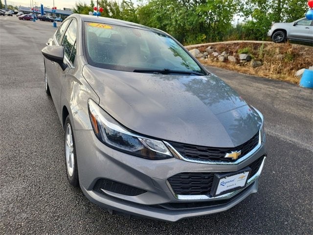 Used 2018 Chevrolet Cruze LT with VIN 1G1BE5SM8J7191367 for sale in Antioch, IL