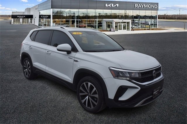 2022 Volkswagen Taos SE's photo