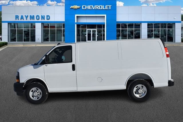 2025 Chevrolet Express Cargo Work Van - Photo 7