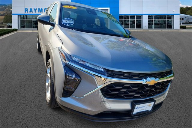 2024 Chevrolet Trax LS photo 2