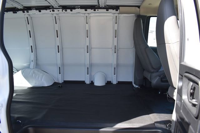 2025 Chevrolet Express Cargo Work Van - Photo 14
