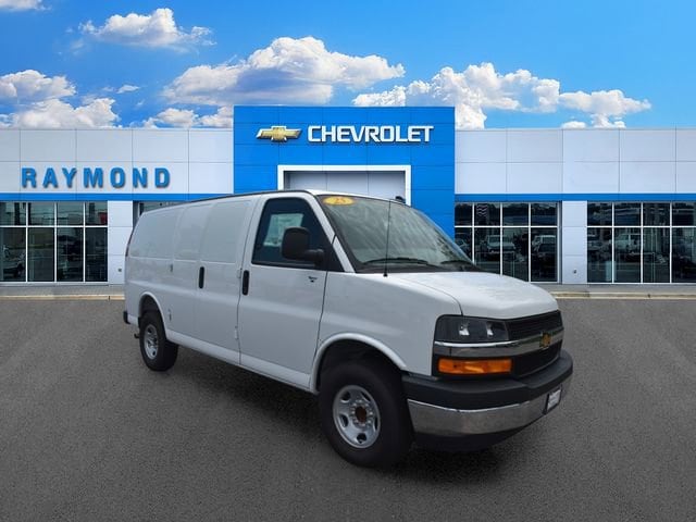 2025 Chevrolet Express 2500 Work Van HD's photo