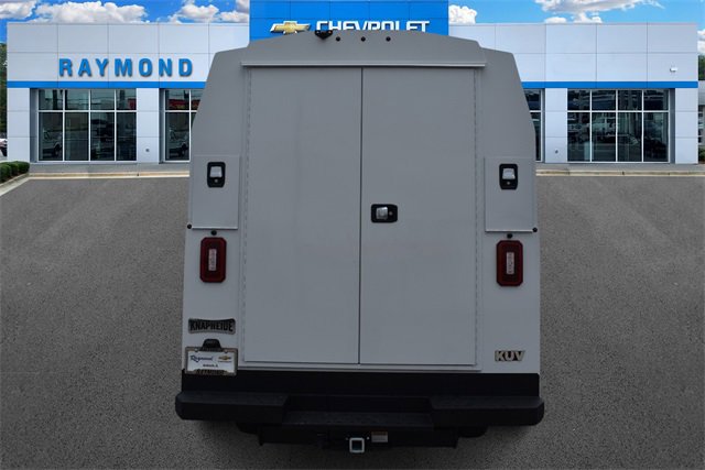 2025 Chevrolet Express Cutaway 3500 photo 3