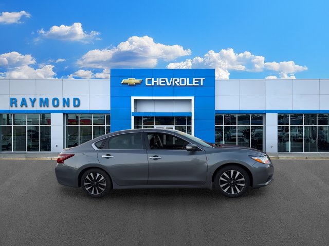 Used 2018 Nissan Altima SV with VIN 1N4AL3AP4JC208056 for sale in Antioch, IL