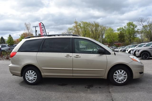Used 2006 Toyota Sienna LE with VIN 5TDZA23C86S560439 for sale in Antioch, IL