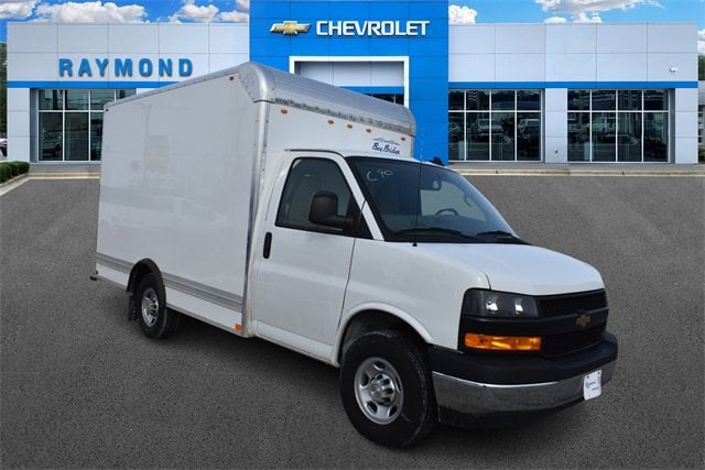 2025 Chevrolet Express Cutaway Base's photo