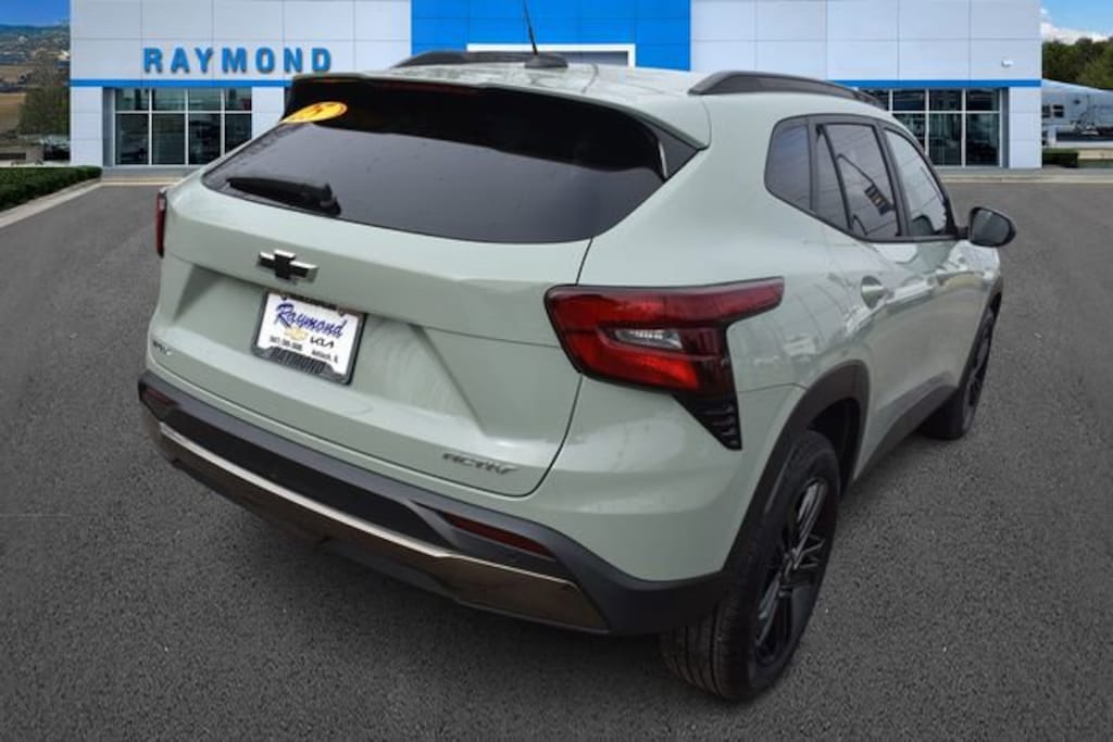 Used 2025 Chevrolet Trax Activ SUV