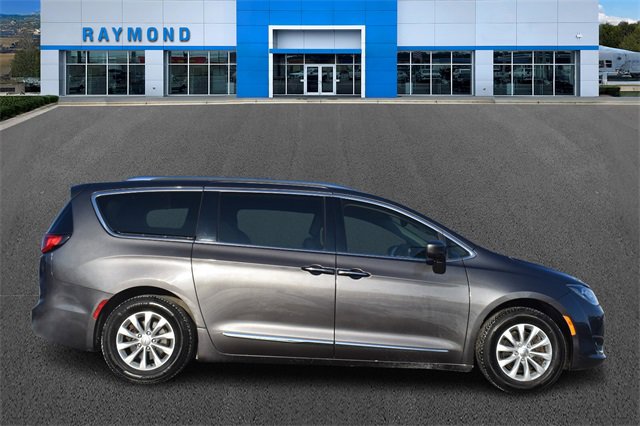 Used 2018 Chrysler Pacifica Touring L with VIN 2C4RC1BG1JR256833 for sale in Antioch, IL